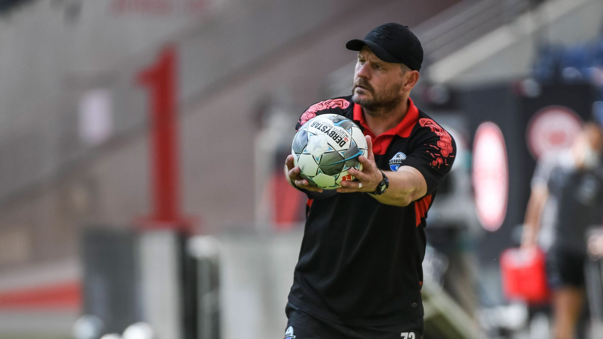 
                <strong>Steffen Baumgart (SC Paderborn)</strong><br>
                "Wir kriegen keine fertigen Spieler, sondern wir wollen die Spieler fertig machen"(Paderborns Trainer Steffen Baumgart zu seinem Kader)
              