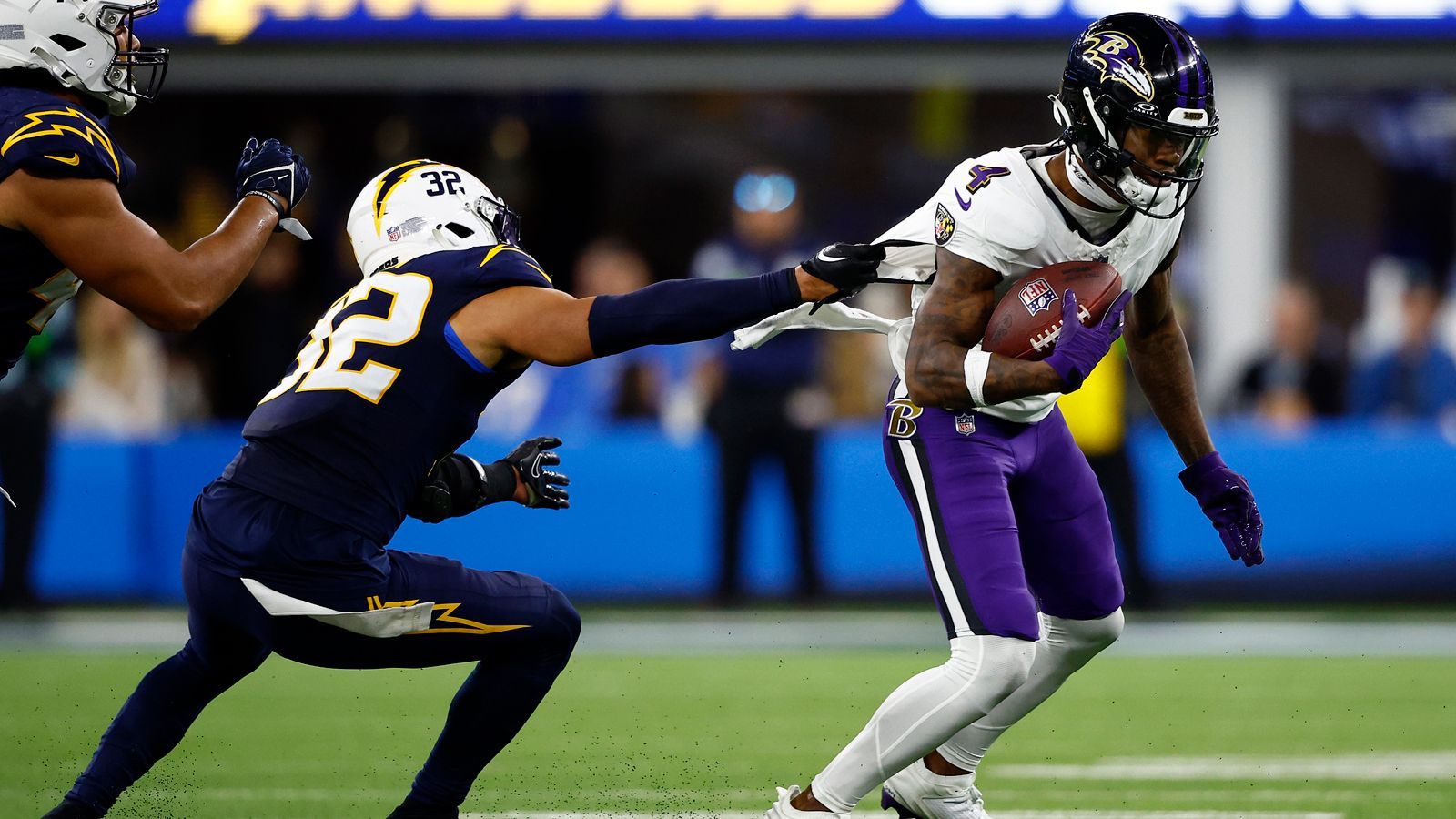 <strong>Gewinner: Zay Flowers (Baltimore Ravens)</strong><br>Der Erstrundenpick war nicht zu halten. Auch wenn Lamar Jackson von seinem Touchdown-Jubel nicht überzeugt war: "Ich stand da nur und dachte, was macht er da, das war Quatsch." Egal. Flowers könnte noch ein ganz wichtiger Spieler in dieser Saison werden!