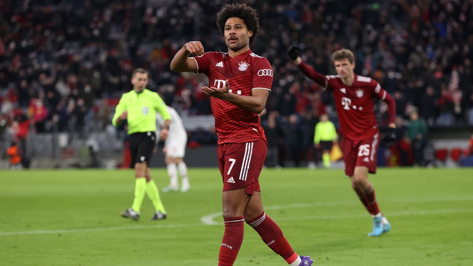 
                <strong>Serge Gnabry</strong><br>
                Hat zu Beginn kleinere Probleme, trifft aber in seiner typischen Manier zum 4:0. Ist danach ein Aktivposten, muss sich aber nicht mehr groß anstrengen. Darf nach 45 Minuten zum Duschen. ran-Note: 
              