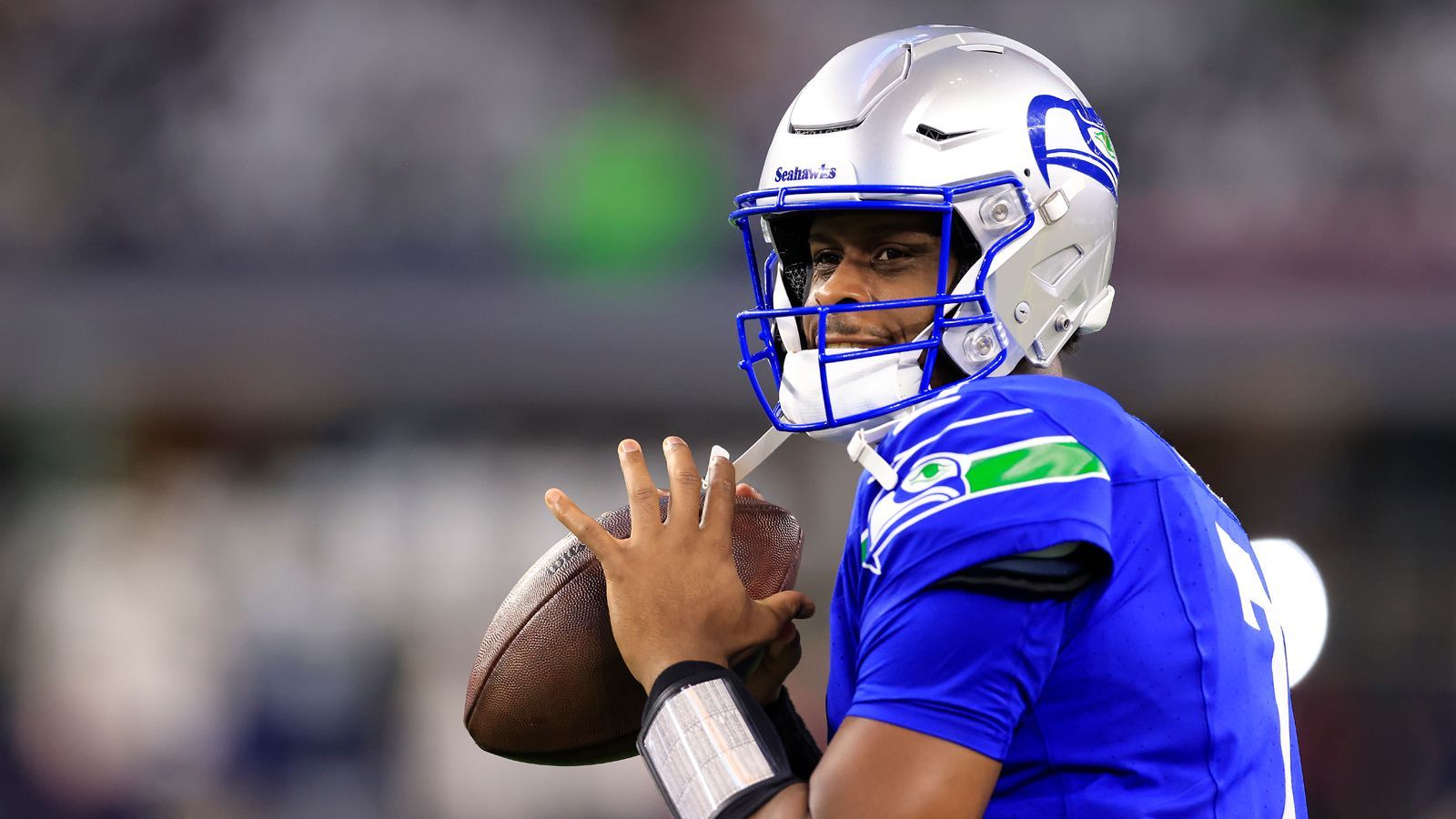 <strong>Geno Smith (Seattle Seahawks)</strong><br><strong>Position:</strong>&nbsp;Quarterback<br><strong>Vertrag:</strong>&nbsp;3 Jahre, 75 Millionen<br><strong>Maximaler Bonus:</strong>&nbsp;15 Millionen<br><strong>Wahrscheinlicher Bonus:</strong>&nbsp;2 Miillonen