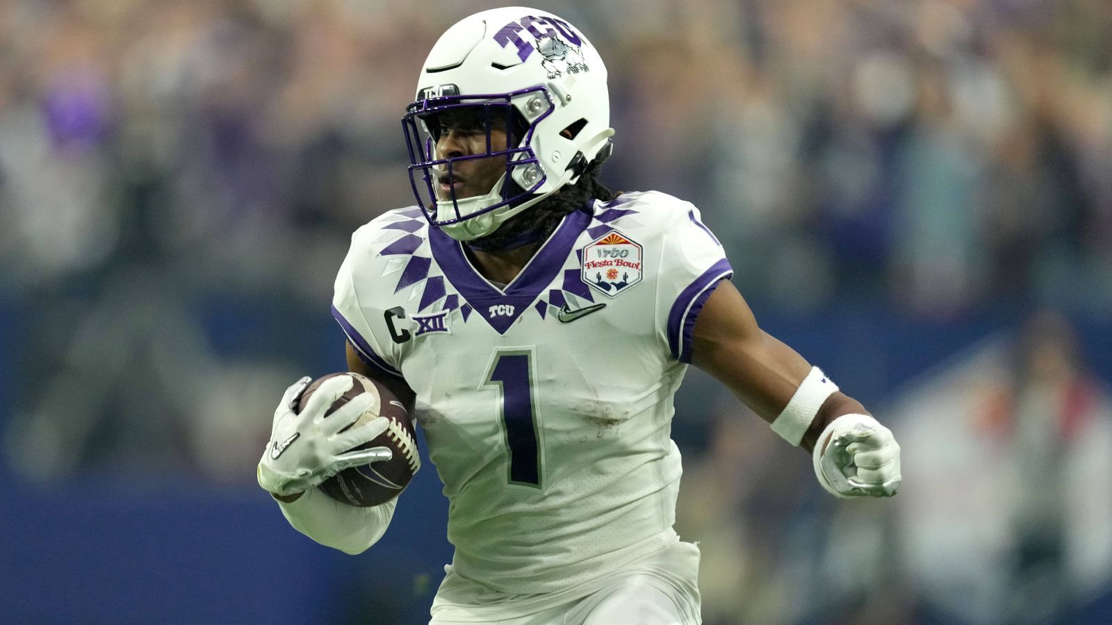 
                <strong>12. Pick: Houston Texans - WR Quentin Johnston (TCU)</strong><br>
                Ihren Quarterback für die Zukunft haben die Texans schon, nun stellen sie ihm auch einen Receiver an die Seite: Quentin Johnston von TCU ist zwar nicht der Schnellste oder filigranste Receiver der Klasse, allerdings ist er ein großes Ziel für einen Quarterback, dessen Genauigkeit in der NFL erst einmal ausbaufähig sein wird. 
              