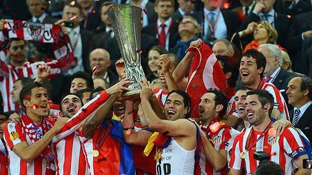 <strong>Die Europacup-Sieger seit 1990: Atletico Madrid (2011/2012)</strong><br>
                Auch im Jahr darauf war Falcao der entscheidende Mann. Der Kolumbianer erzielte einen Doppelpack für Atletico Madrid und leitete so den 3:0-Sieg der Spanier über Athletic Bilbao ein. Den Schlusspunkt setzte der von Wolfsburg an Atletico ausgeliehene Diego.
