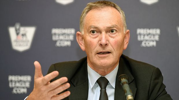 
                <strong>Platz 4 - Richard Scudamore</strong><br>
                Der 57-jährige Richard Scudamore ist als Chief Executive Officer der Premier League an den Schalthebeln der aktuell finanzstärksten Liga Europas. Früher arbeitete Scudamore als Journalist, ehe er sich Stück für Stück an die Spitze des englischen Klubfußballs hochdiente.
              