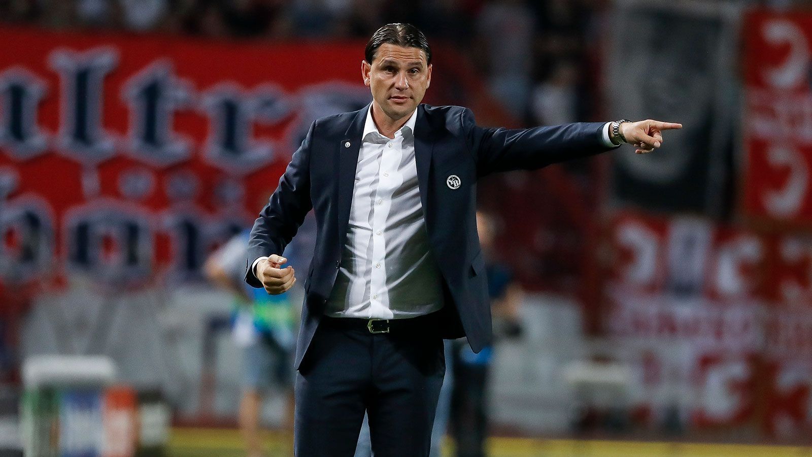 
                <strong>Gerardo Seoane (YB Bern)</strong><br>
                Mit den Young Boys aus Bern schickt sich Trainer Gerardo Seoane an, zum dritten Mal nacheinander die Schweizer Meisterschaft für sich zu entscheiden. Auch in der Europa League ist YB noch vertreten, in der Zwischenrunde warfen die Schweizer  Bayer Leverkusen raus. Seoanes Erfolge im Alpenstaat haben schon so manchen Klub aufmerksam werden lassen, im Sommer 2019 stand ein Engagement bei Hertha BSC im Raum. Auch Max Eberl soll den 42-Jährigen bereits länger auf dem Zettel haben, schon vor der Rose-Verpflichtung war der Schweizer angeblich ein Kandidat am Niederrhein. Vertraglich ist Seoane noch bis 2023 an den Hauptstadtklub gebunden.
              