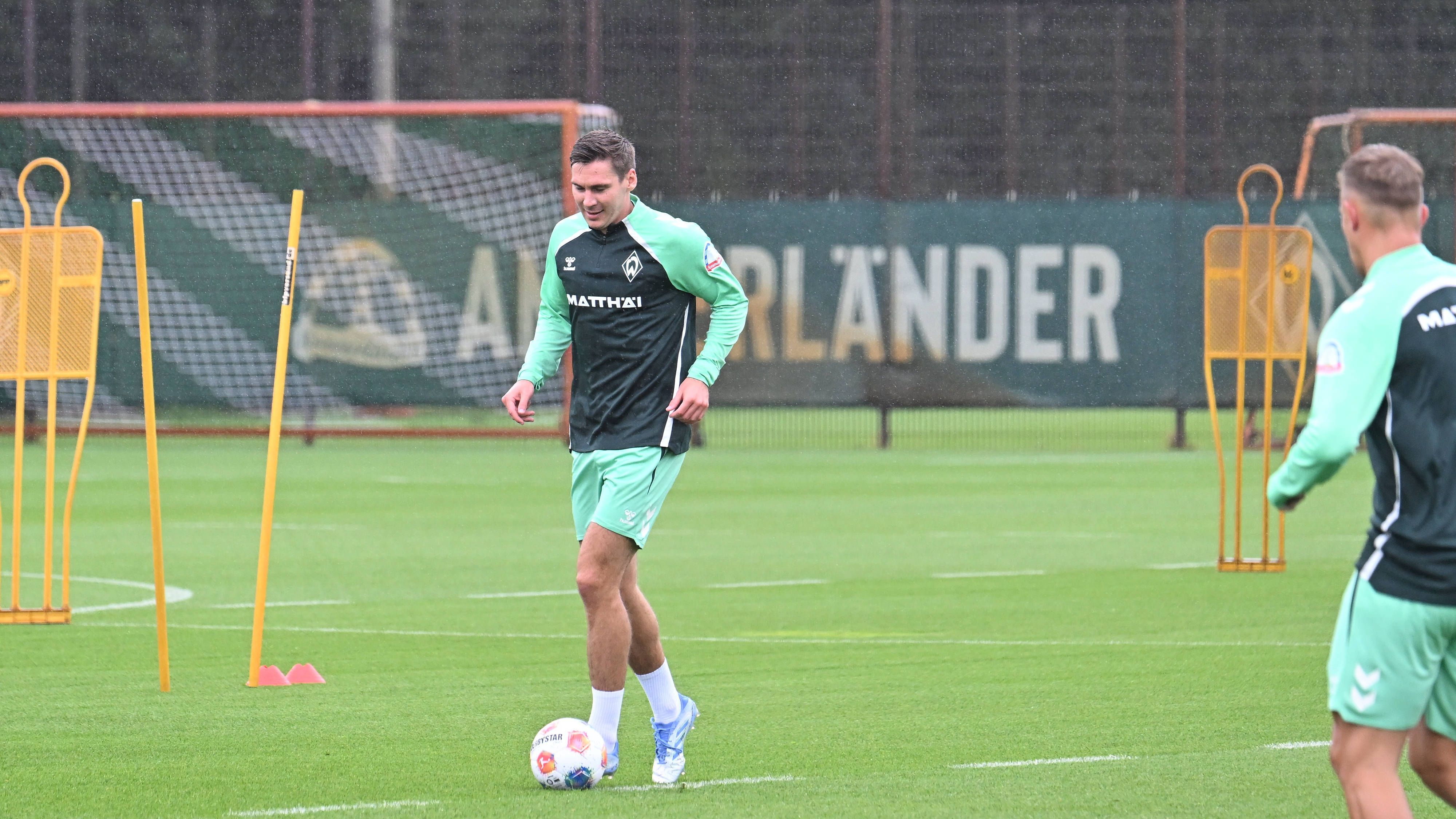 <strong>SV Werder Bremen</strong><br><em><strong>Zugänge:</strong></em><br>Maximilian Wöber (Leeds United, Leihe)<br><br><em><strong>Abgänge:</strong></em><br>Milos Veljkovic (Roter Stern Belgrad, ablösefrei)<br>Anthony Jung (SC Freiburg, ablösefrei)<br>Oliver Burke (Union Berlin, ablösefrei)<br>Abdenego Nankishi (VfB Stuttgart II, ablösefrei)