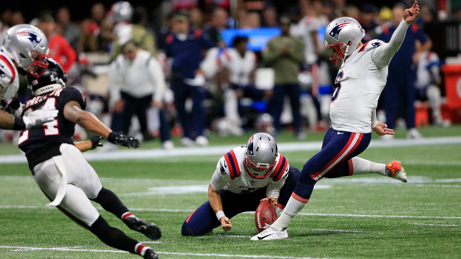 
                <strong>Nick Folk (New England Patriots)</strong><br>
                &#x2022; 250.000 US-Dollar für jede der folgenden erfolgreich erreichten Kategorien:<br/><br>&#x2022; 125.000 US-Dollar für die Berufung in das All-NFL-Team<br>
              