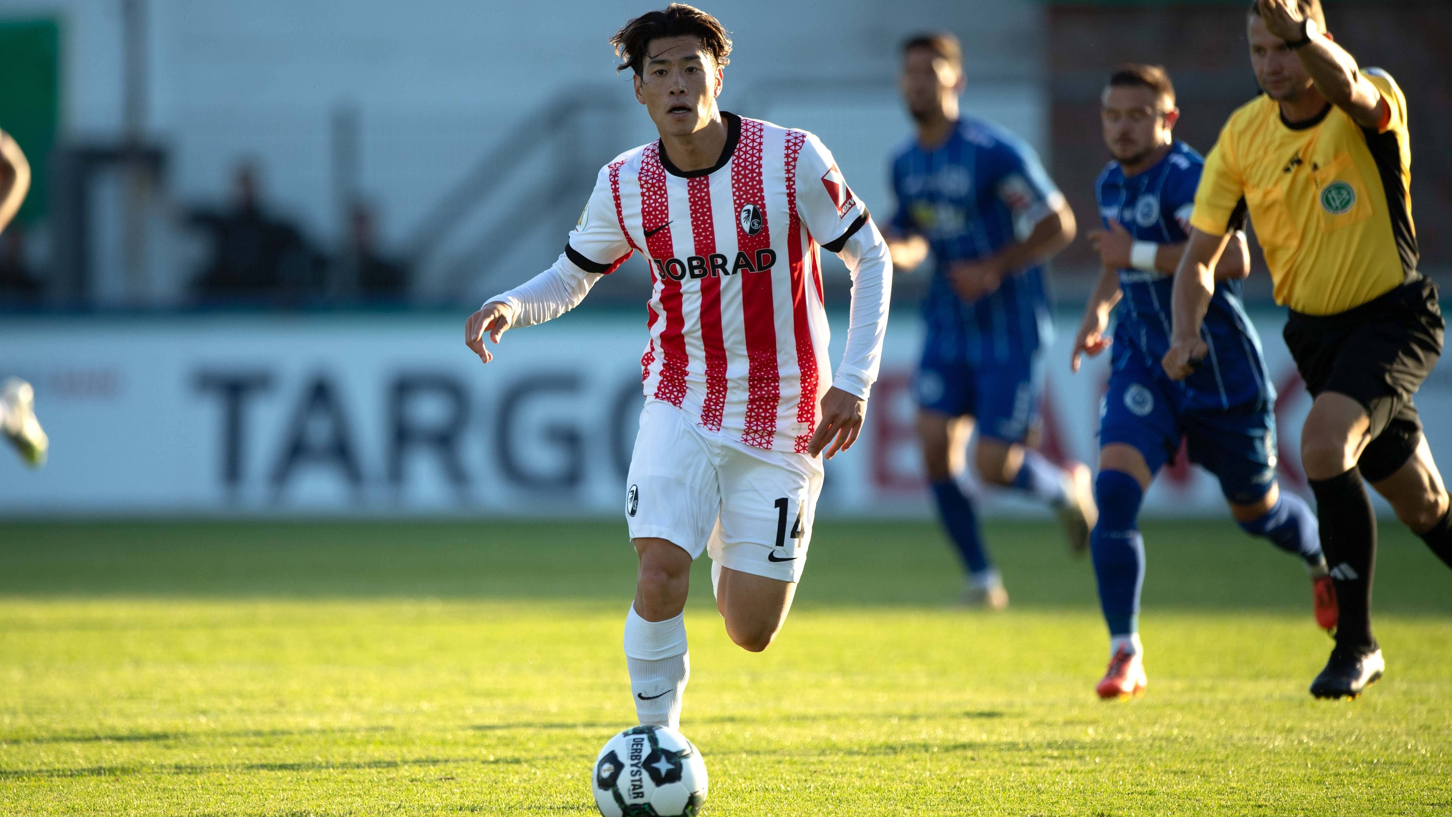 <strong>Yuito Suzuki (für zehn Millionen Euro von Bröndby IF zu Freiburg)</strong><br>Der nächste Japaner im Breisgau: Nach dem Abgang von Flügelflitzer Ritsu Doan fand Freiburg in Dänemark Ersatz. Suzuki ist offensiv flexibel einsetzbar und sammelte in den letzten beiden Spielzeiten jeweils über 17 Torbeteiligungen. Er ist nach Doan der zweitteuerste Transfer der Vereinsgeschichte.