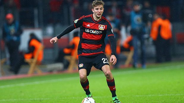 
                <strong>Christoph Kramer (Bayer 04 Leverkusen)</strong><br>
                Christoph Kramer (Bayer 04 Leverkusen): Präsentierte sich laufstark wie immer und eroberte viele Bälle, aber mit dem ein oder anderen unnötigen Fehlpass im Aufbau. ran-Note: 3.
              