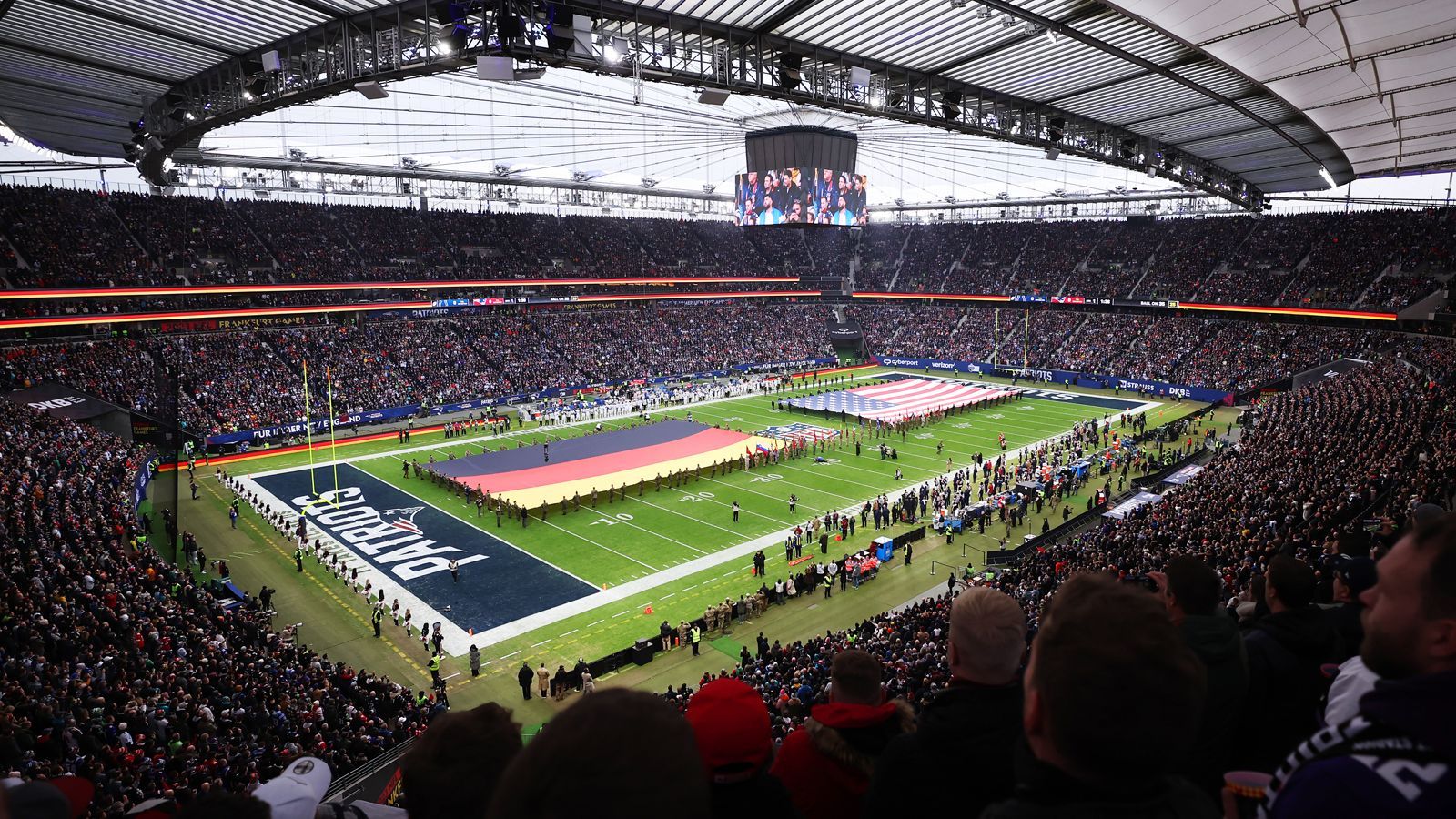 <strong>Gewinner: Deutsche Fans in Frankfurt</strong><br>Auch eine Woche später ein weiteres Highlight in der NFL: das Frankfurt-Spiel. Die Atmosphäre im Stadion war sensationell. Und das, obwohl die Partie sportlich enttäuschte. Lediglich einen Touchdown gab es zu bejubeln. Erzielt von Jonathan Taylor, Running Back der Indianapolis Colts. Fans der New England Patriots traf es spielerisch hart, aber das tat der Laune keinen Abbruch.