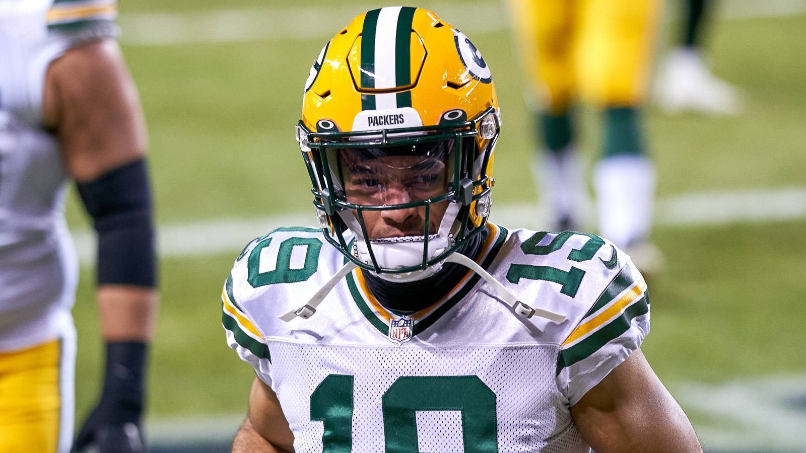 
                <strong>NFL 2021: Equanimeous St. Brown und seine Konkurrenten bei den Green Bay Packers</strong><br>
                Equanimeous St. Brown geht 2021 offiziell in seine vierte NFL-Saison. Streng genommen ist es seine dritte, nachdem er 2019 verletzt passen musste. Doch so oder so - EQ muss liefern, um es in den Kader der Green Bay Packers zu schaffen. Zumal die Franchise offenbar noch einmal aufrüstet, um Aaron Rodgers bei Laune zu halten. ran beleuchtet seine Situation und seine ärgsten Konkurrenten.
              