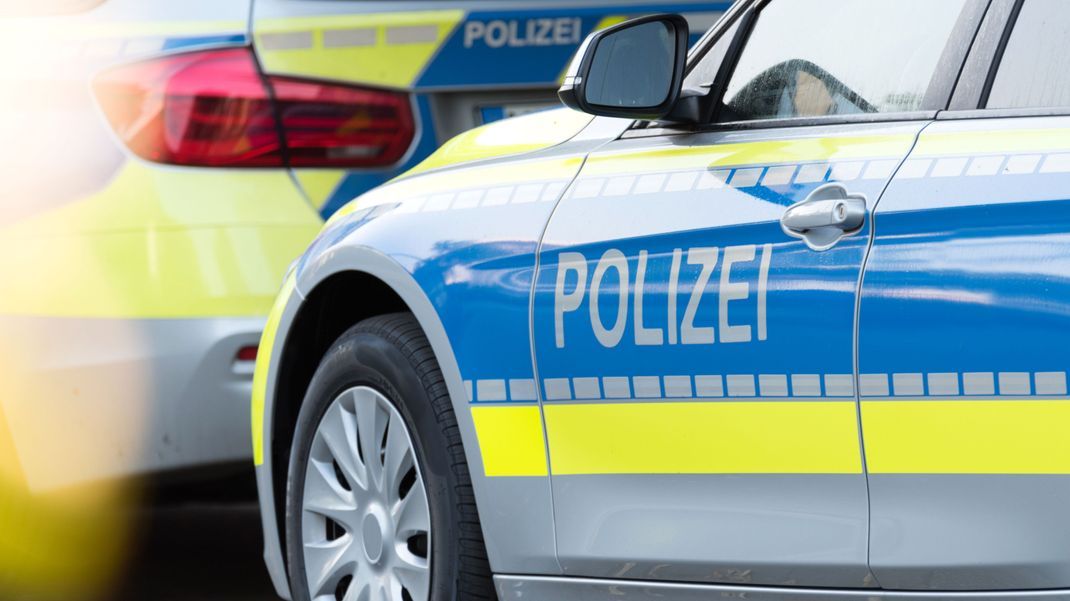 Polizisten riegelten den Bahnhof ab. 