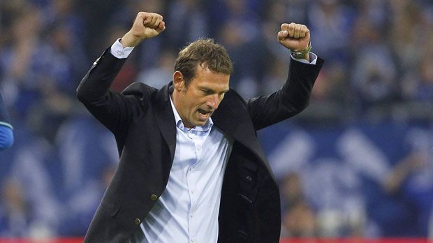 
                <strong>Weinzierl erleichtert</strong><br>
                In nur einem Spiel erzielten die Schalker doppelt so viele Tore wie in allen fünf Liga-Partien zuvor. Bei Trainer Markus Weinzierl war die Erleichterung dementsprechend groß. "Es ist eine riesige Last von unseren Schultern gefallen." Fazit: Der erste Schritt aus der Krise ist geschafft. Jetzt muss es nur so weitergehen.
              