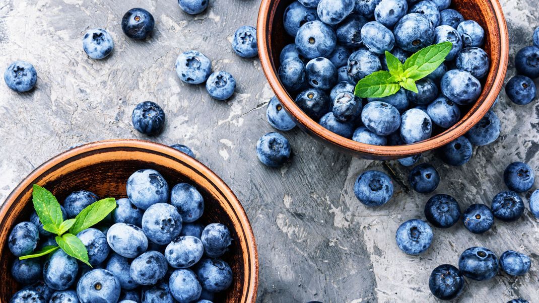 Eine niederländische Supermarktkette warnt vor dem Verzehr gefrorener Blaubeeren. (Symbolbild)