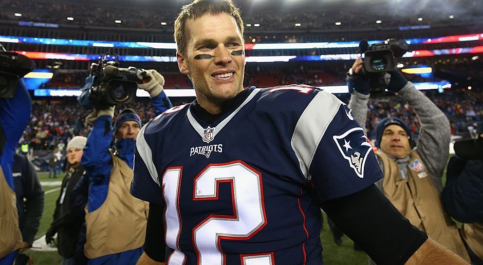 
                <strong>7. Rekord: Meiste Einsätze</strong><br>
                45 Playoff-Spiele absolviert Brady seit seinem Liga-Debüt 2000. Auf dem zweiten Platz steht sein ehemaliger Teamkollege Adam Vinatieri mit 32 Einsätzen.
              