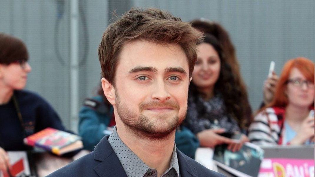 Seit Jahren haben "Harry Potter"-Star Daniel Radcliffe und die Autorin J. K. Rowling keinen Kontakt mehr miteinander. Jetzt bereut der Schauspieler die Funkstille.