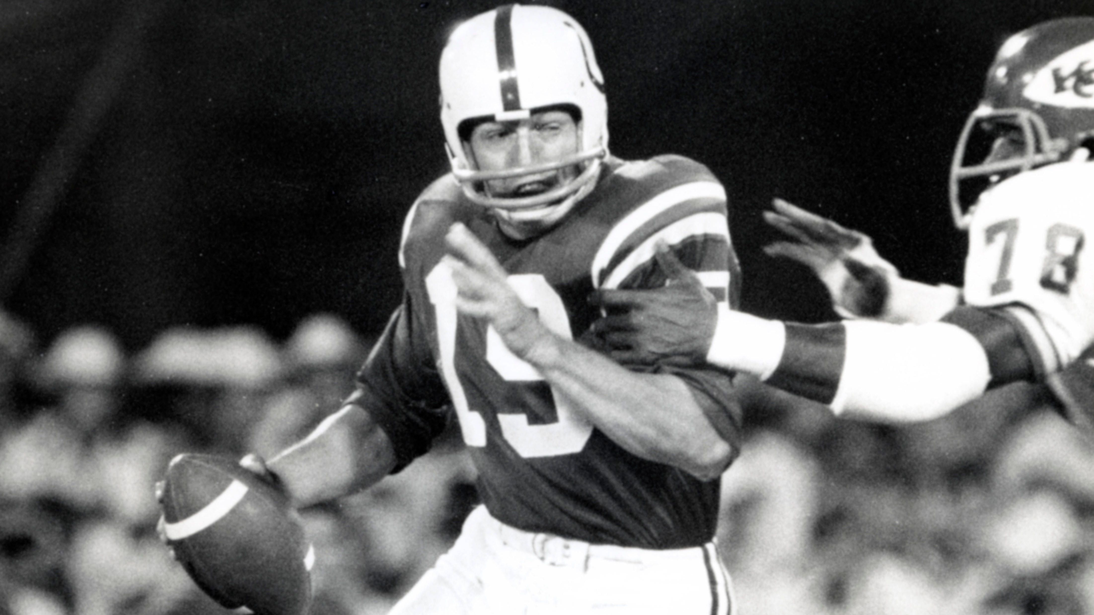 <strong>Platz 9: Johnny Unitas zu den Baltimore Colts (1956)</strong><br>Auf Unitas' Unterschrift bei den Colts folgte eine legendäre Karriere, in der er drei NFL-Championships gewann und zahlreiche Passing-Rekorde aufstellte.