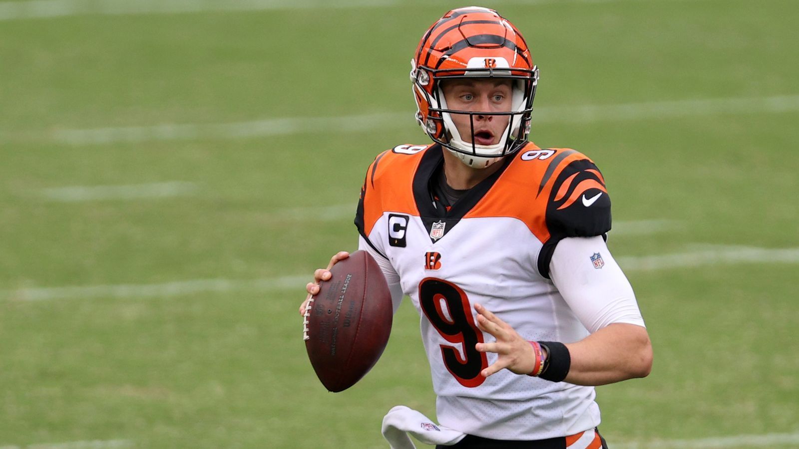 
                <strong>Week 3: Completion-König Joe Burrow</strong><br>
                Joe Burrow hat in seinen ersten drei Spielern als Starter für die Cincinnati Bengals 91 Pässe an den Mann gebracht - mehr als jeder andere Rookie-Quarterback zu diesem Zeitpunkt. Burrow überholte Cardinals-Spielmacher Kyler Murray, der 2019 als Rookie 84 Completions an den ersten drei Spieltagen schaffte.
              