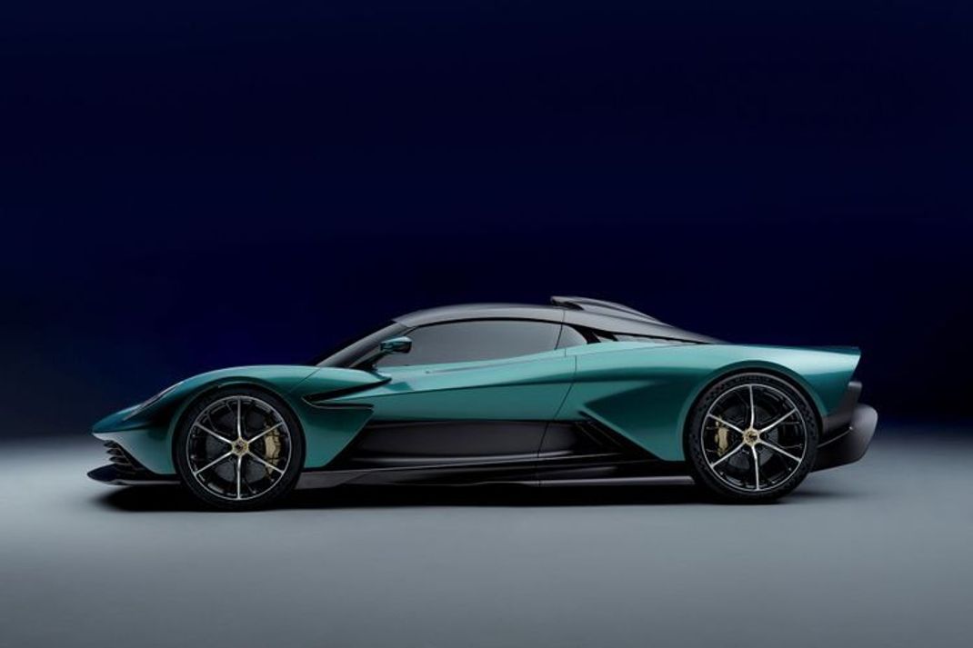 Der neue Aston Martin Valhalla kombiniert V8-Biturbo mit zwei E-Motoren