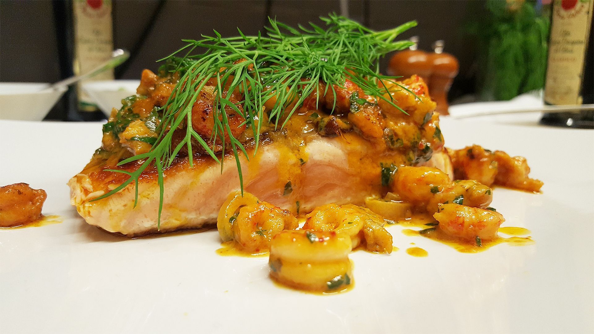 Lachs mit Flusskrebs in Dillsauce
