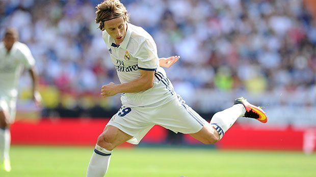 
                <strong>Luka Modric (Kroatien, Real Madrid)</strong><br>
                Luka Modric (Kroatien, Real Madrid)
              