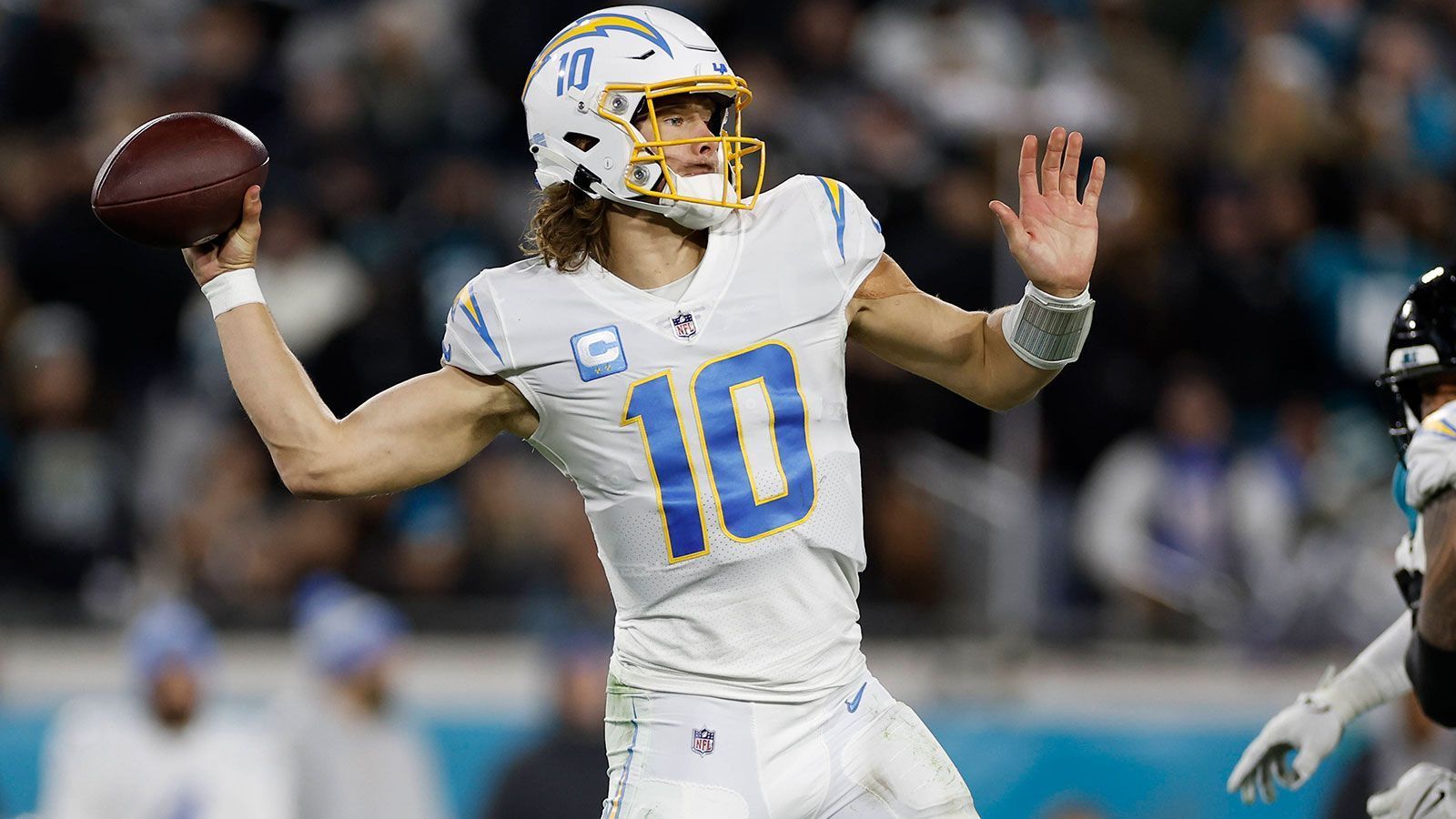 
                <strong>23. Justin Herbert (Los Angeles Chargers)</strong><br>
                &#x2022; Cap Hit 2023: 8.456.877 Dollar<br>
              