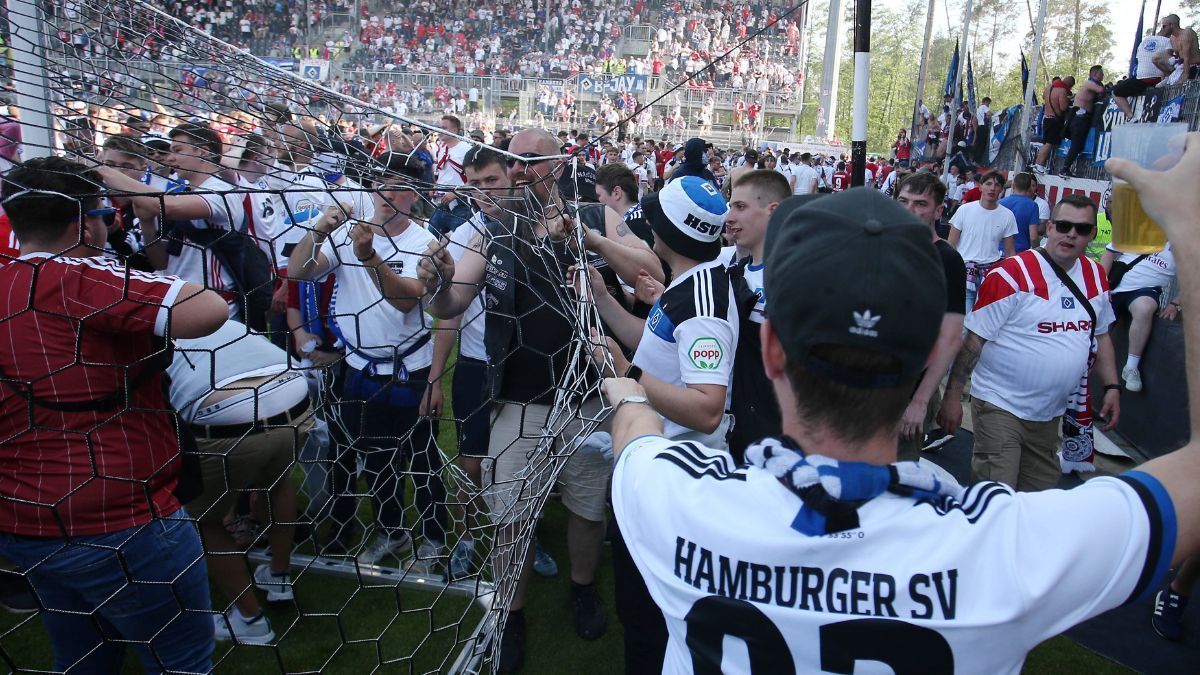 HSV-Fans schnappen sich das Tornetz