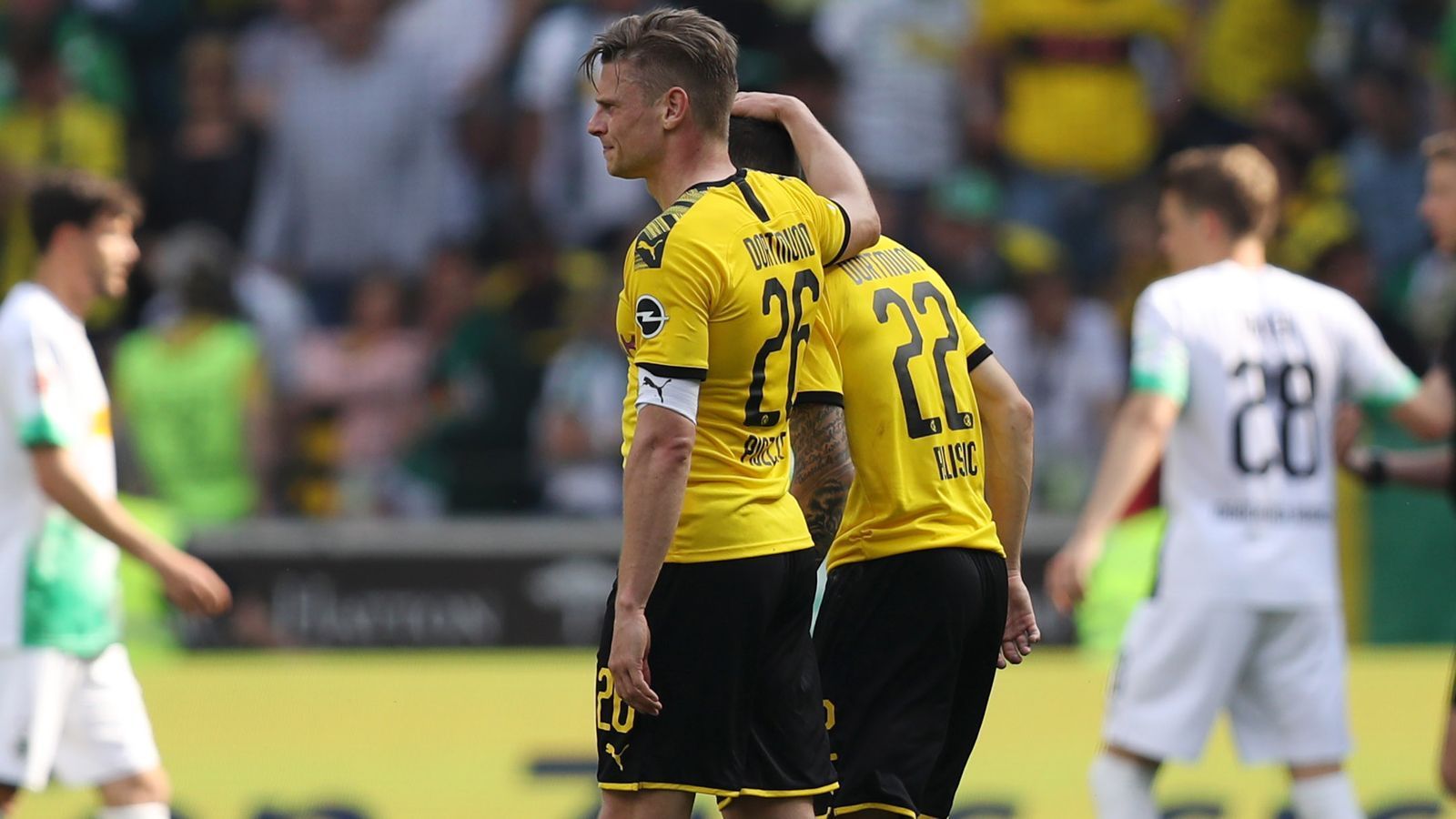 
                <strong>Enttäuschung bei Borussia Dortmund</strong><br>
                Dortmund hat seine Hausaufgaben gemacht - und steht trotzdem ohne Titel da. Nach dem 2:0-Sieg in Gladbach herrscht Ernüchterung. Dennoch haben die Borussen eine bärenstarke Saison gespielt, die Fans können stolz sein.
              