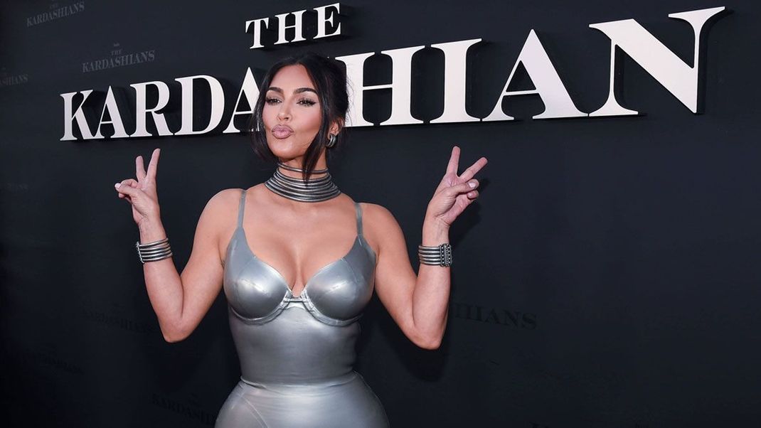 "Keeping up with the Kardashians" – Kim, Khloé und Co. reihen sich mit ihren Instagram-Profilen unter die erfolgreichsten Influencer:innen unserer Zeit.