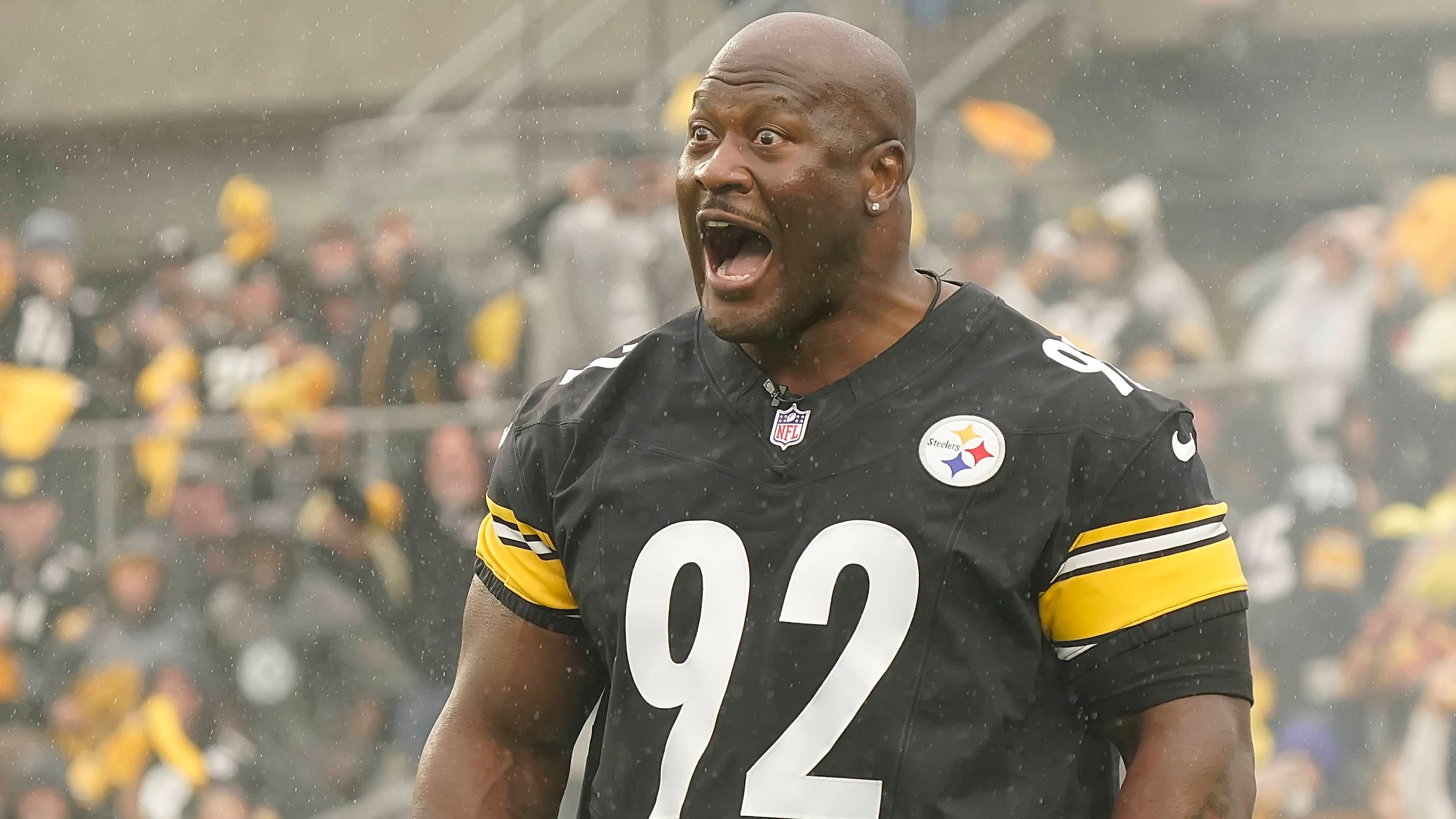 <strong>James Harrison kehrt zu Rhein Fire zurück<br></strong>Der ehemalige NFL-Linebacker James Harrison ist zurück auf der Football-Bühne. In der ELF-Saison 2024 wird er für Rhein Fire verteidigen, wie das Team via "Instagram" mitteilte. Nach über 20 Jahren feiert er somit sein Comeback in Deutschland.