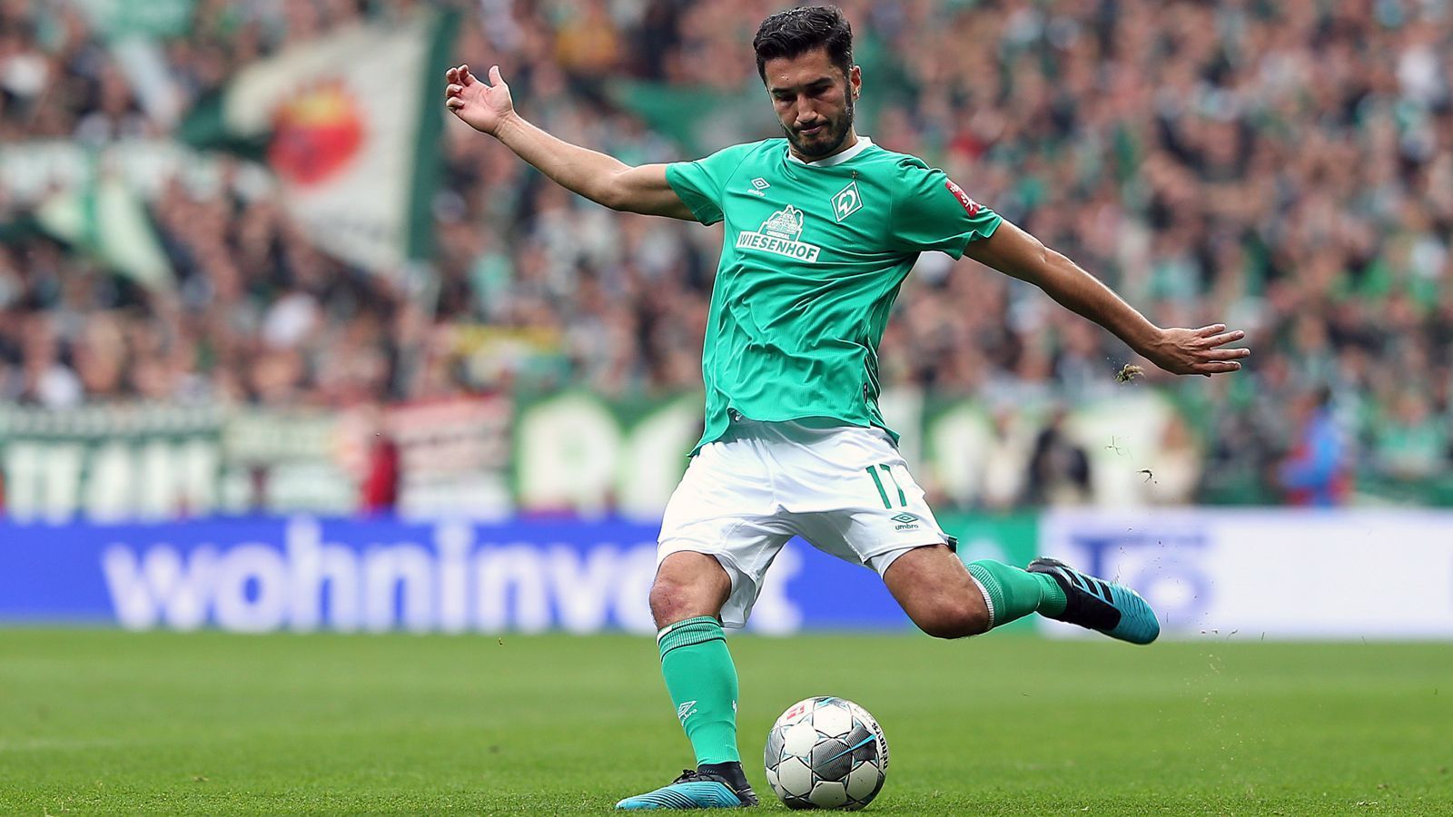 
                <strong>Nuri Sahin (SV Werder Bremen)</strong><br>
                Spielt Nuri Sahin noch einmal für Werder Bremen? Diese Frage kann derzeit wohl niemand final beantworten, denn die Zukunft des 31-Jährigen steht in den Sternen. Zum einen fehlt der Mittelfeldspieler bis zum Saisonende wegen einer Hüftverletzung, zum anderen läuft der Vertrag des jüngsten Bundesliga-Spielers der Geschichte nach dem Ende der Spielzeit aus. So ist es gut möglich, dass zu den bisher 40 Sahin-Pflichtspiel-Einsätzen für Werder keiner mehr hinzukommt, zumal ein Verbleib Sahins bei einem eventuellen Werder-Abstieg obendrein fraglich erscheint. 
              