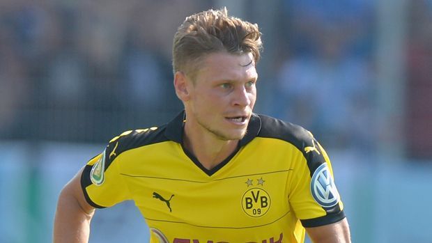 
                <strong>Lukasz Piszczek</strong><br>
                Lukasz Piszczek: Wurde überraschend als Linksverteidiger aufgestellt. Die ungewohnte Position machte ihm sichtbar Probleme. Offensiv fand der Pole nicht statt, Defensiv mit einigen Wacklern. ran-Note: 5.
              