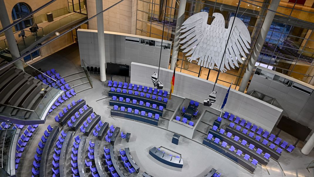 Die Kleidung im Bundestag muss der Würde des Hauses entsprechen.