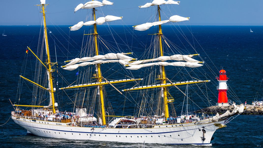 Die "Gorch Fock" nach einem Törn auf der Ostsee im Rahmen der Hanse Sail. Das&nbsp;Segelschulschiff der Deutschen Marine steht im Mittelpunkt einer Korruptions-Anklage.