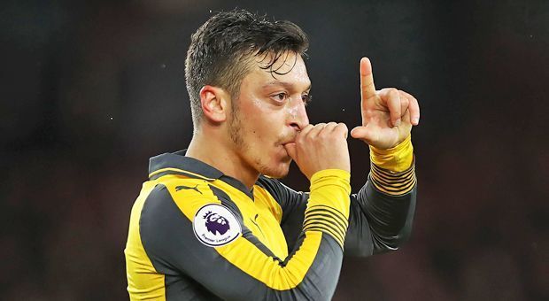 
                <strong>OM: Mesut Özil</strong><br>
                FC Arsenal (2013 bis heute - 161 Spiele)
              