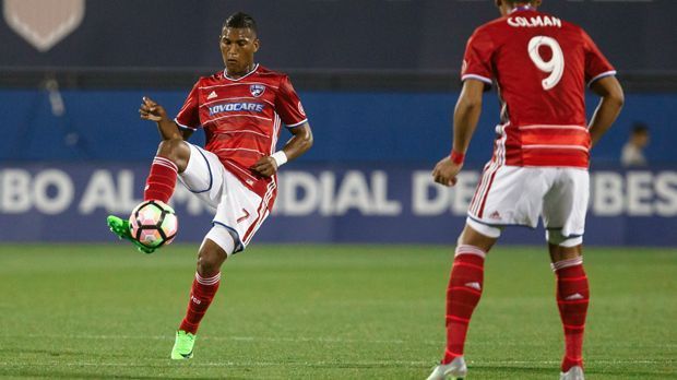 
                <strong>Carlos Gruezo (22 Jahre, FC Dallas) </strong><br>
                Ebenfalls eine sportliche Vergangenheit in Deutschland hat Dallas-Abräumer Carlos Gruezo. Der Ecuadorianer spielte zwischen Januar 2014 und Januar 2016 19 Mal für den VfB Stuttgart. Besonders unter Ex-Coach Huub Stevens bekam der Südamerikaner viele Einsätze. Dauerhaft durchsetzen konnte er sich bei den Schwaben dennoch nicht und wechselte deshalb in die USA, wo er in Dallas sofort eine wichtige Stütze war und immer noch ist. Seinen Platz in der Nationalmannschaft hat Gruezo trotz des Abgangs aus Europa behalten. Sein Vertrag bei den Texanern läuft noch bis Ende 2017.
              