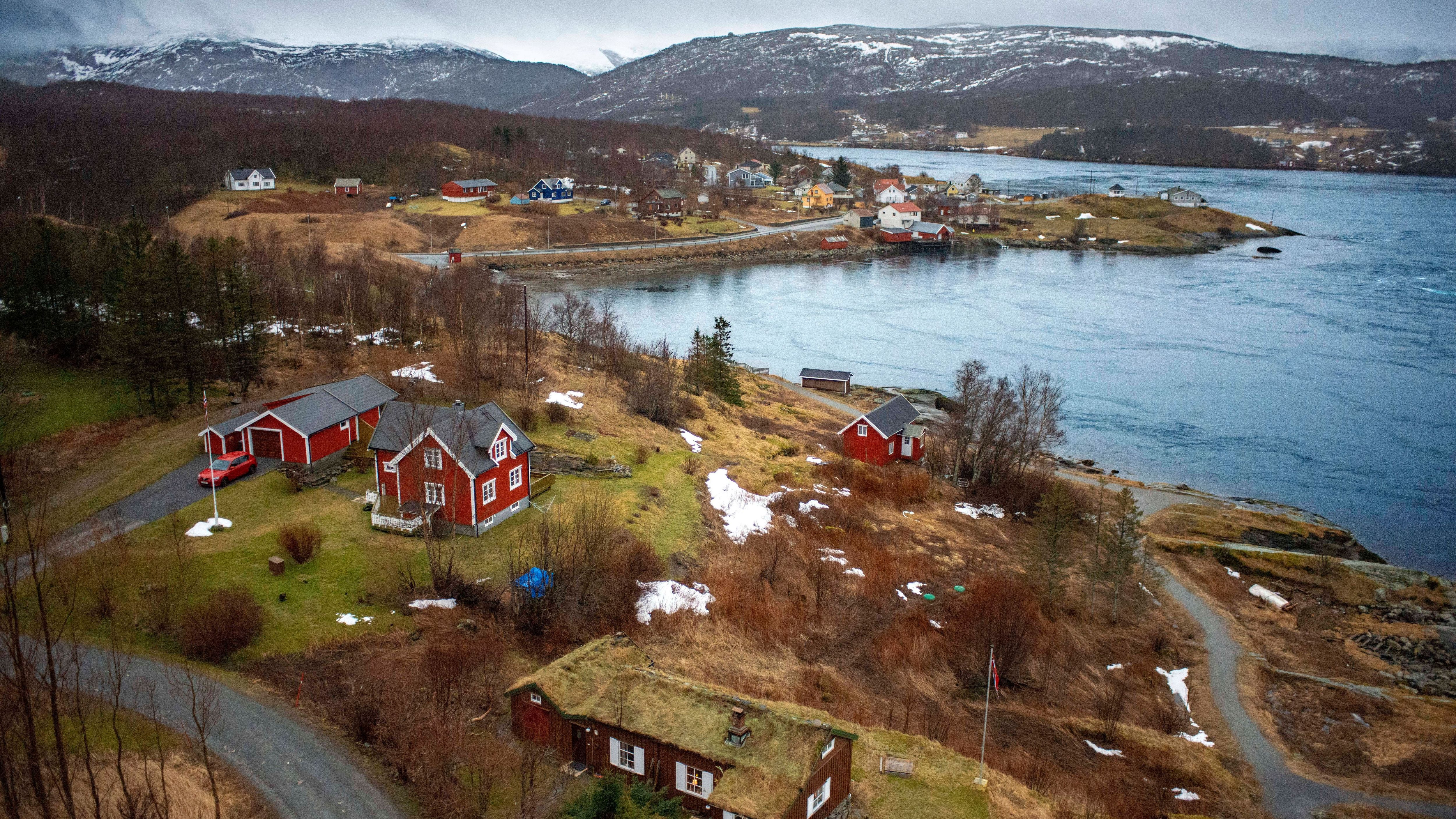 Auch Landratten können das Wasser-Wunder bestaunen: Am Saltfjord südlich von der Stadt Bodo sind die starken Strömungen auch von Land aus sichtbar.