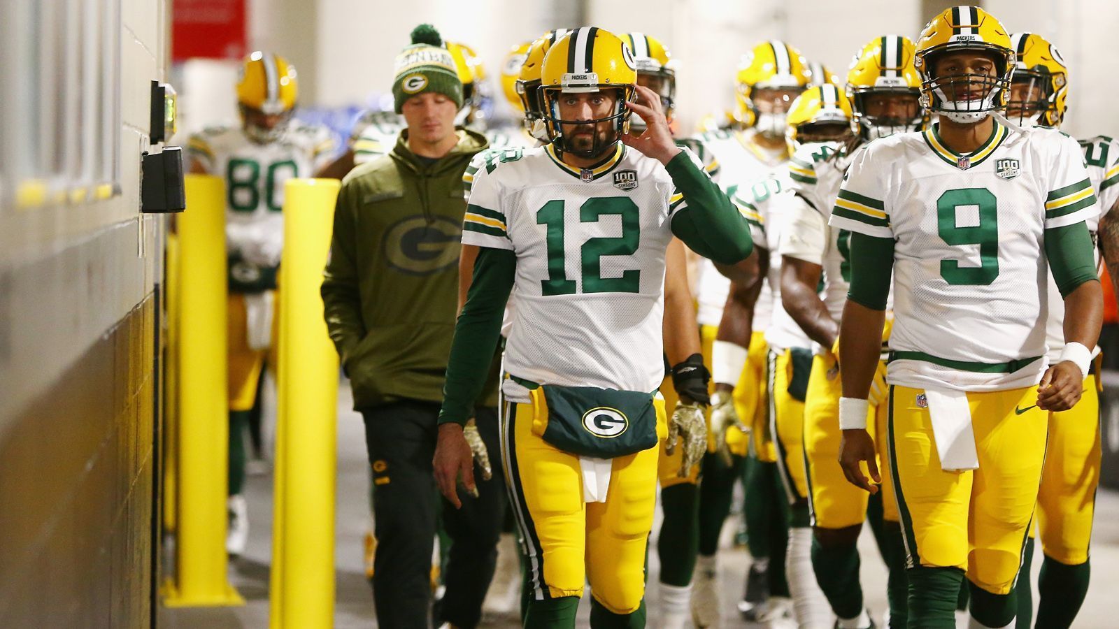 
                <strong>VERLIERER: Green Bay Packers</strong><br>
                Die Packers haben eine enttäuschende Saison ohne eine Teilnahme an den Playoffs hinter sich. Die O-Line schaffte es nicht, Star-Quarterback Aaron Rodgers genug Zeit zu verschaffen und Rodgers selbst blieb mit einer schwachen Passquote von 62,3 Prozent hinter den Erwartungen zurück. Zur Strafe musste der langjährige Head Coach Mike McCarthy gehen. 
              