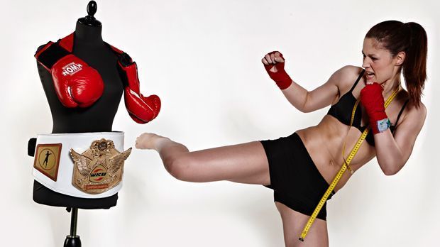 
                <strong>So sexy ist Marie Lang</strong><br>
                Bereits als 16-Jährige begann sie mit dem Kickboxen. Sie sagt: "Der Sport hat mich mental und körperlich gestärkt."
              