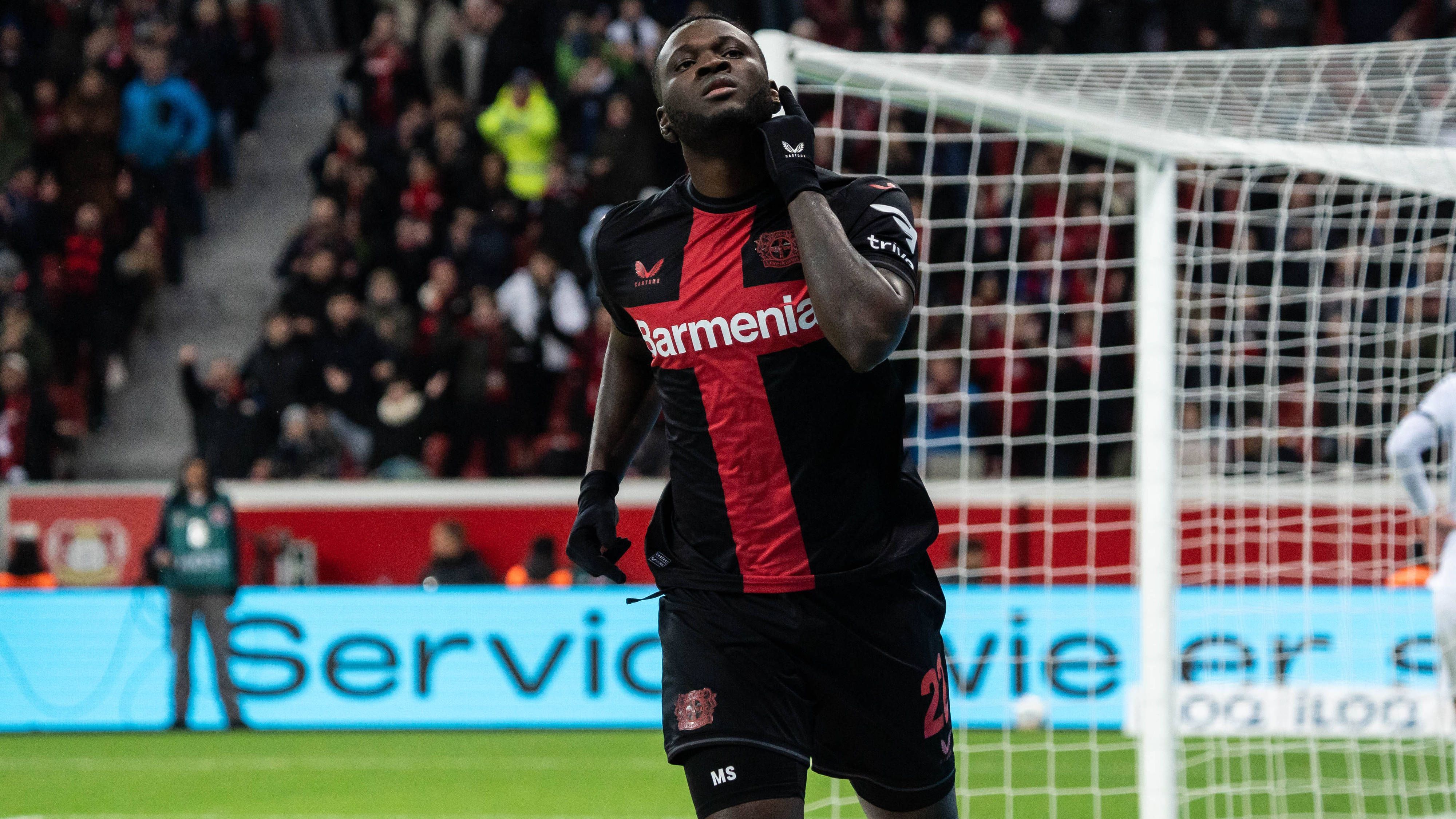 <strong>Angriff: Victor Boniface (Bayer 04 Leverkusen)</strong><br>Er ist so etwas wie die Entdeckung der Saison. Victor Boniface besorgte in dieser Halbserie in 23 Pflichtspielen 16 Tore und acht Vorlagen, davon 17 Scorerpunkte in der Bundesliga. Seine Wucht erinnert ein wenig an Erling Haaland. Seine Ballbehandlung sowie Übersicht für Mitspieler ist trotzdem oder gerade deshalb ebenfalls beeindruckend.&nbsp;