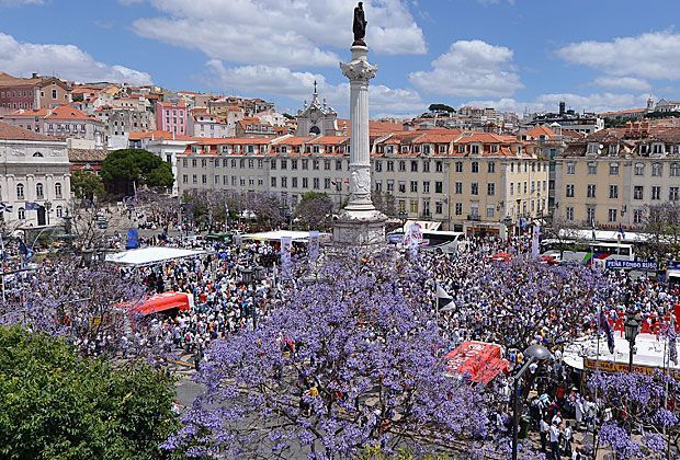 
                <strong>Champions-League-Finale: Real Madrid vs. Atletico Madrid</strong><br>
                Der Rossio ist der zentrale Treffpunkt in Lissabon, heute überwiegend für die madrilenischen Fußball-Anhänger. Das Wetter spielt auch noch mit - Fußball-Herz, was willst du mehr!
              