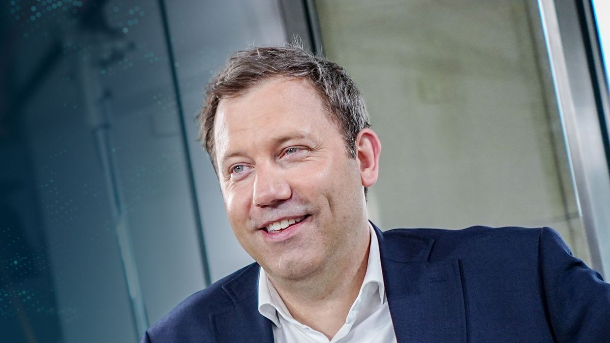 100 Tage Koalition: Klingbeil im Gespräch