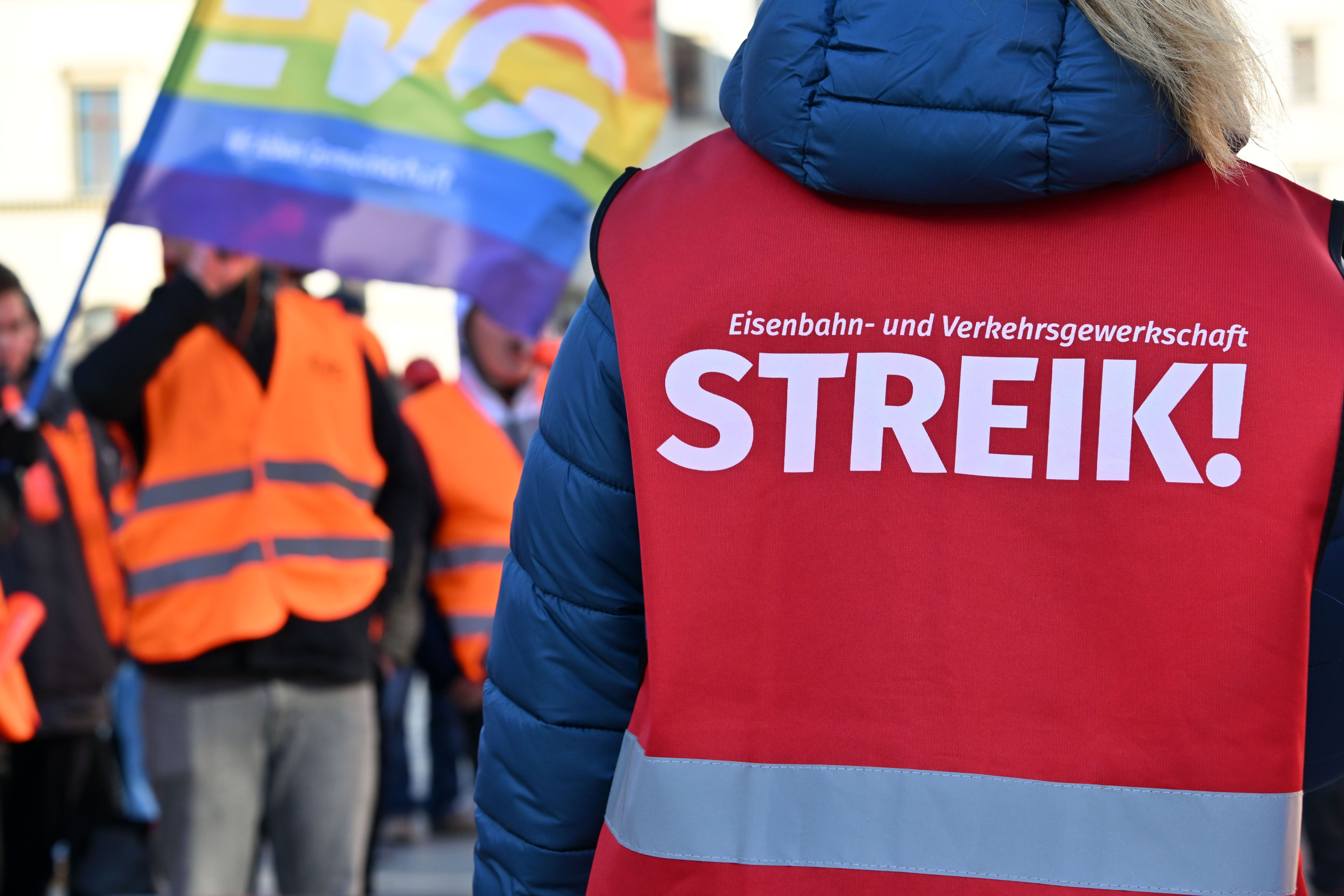 Ab Sonntagabend: Bahn-Gewerkschaft Kündigt 50-Stunden-Warnstreik An