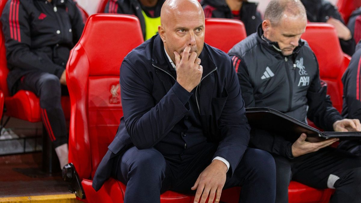 Arne Slot muss Lösungen finden