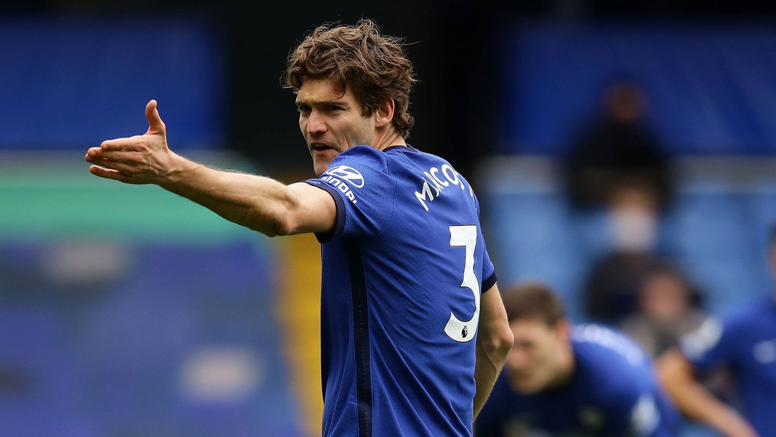 
                <strong>Marcos Alonso</strong><br>
                Seit fünf Jahren ist Marcos Alonso beim FC Chelsea zu Hause, in dieser Saison aber erst seit der Ankunft von Tuchel gefragt. Dabei muss der Linksverteidiger zuweilen ins Mittelfeld ausweichen, denn der von Leicester City gekommene Ben Chilwell hat ihm den Rang abgelaufen. Der dreimalige spanische Nationalspieler soll 11,7 Millionen Pfund (19,5 Millionen Euro) wert sein, bei seiner Verpflichtung sollen die "Blues" 23 Millionen Euro hingeblättert haben.
              