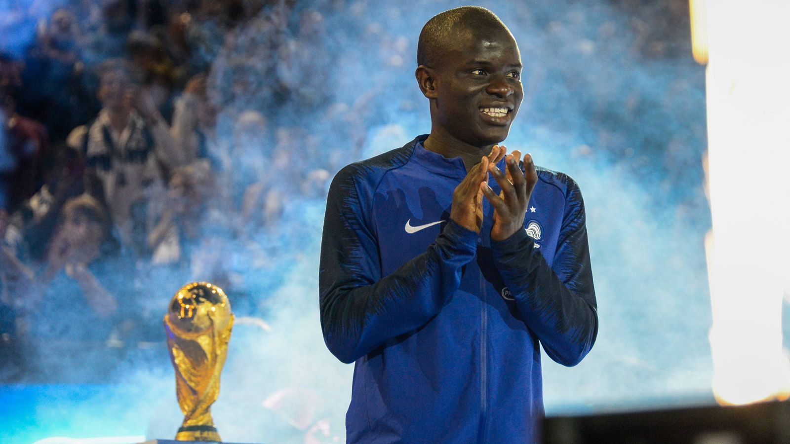 
                <strong>N'Golo Kante (Frankreich)</strong><br>
                Geburtsdatum: 29. März 1991Verein: FC ChelseaPosition: defensiver MittelfelspielerTitel 2018: Weltmeister und englischer PokalsiegerWM-Einsätze/-Tore: 7/0
              