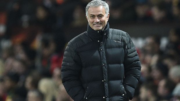 
                <strong>Platz 1: Jose Mourinho (Manchester United) - 28 Millionen Euro</strong><br>
                Platz 1: Jose Mourinho (Manchester United) - 28 Millionen Euro
              