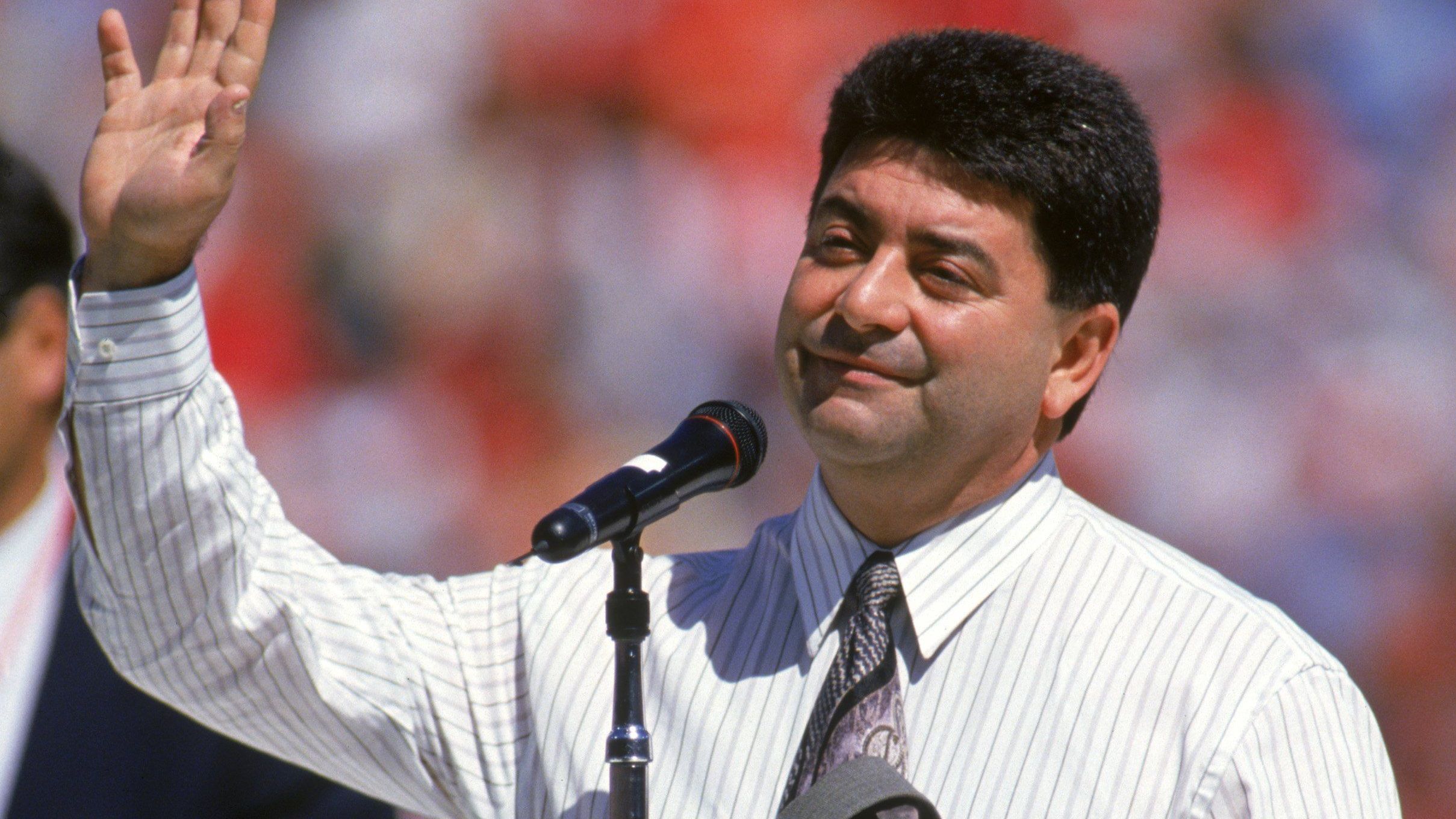 Richtig teuer wurde es auch für den damaligen Besitz der San Francisco 49ers, Eddie DeBartolo Jr.. Kurz vor der 2000er-Wende war DeBartolo in eine Bestechungs-Affäre Rund um den Politiker Edwin Edwards involviert. Das Resultat war nicht nur eine Geldstrafe über <strong>1 Million US-Dollar</strong>. DeBartolo übertrug die Franchise auch wenig später an seine Schwester Denise DeBartolo York.