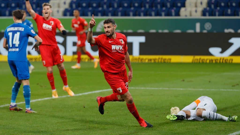 
                <strong>Top: Daniel Caligiuri (FC Augsburg)</strong><br>
                Der nächste Top-Transfer, für den keine Ablöse bezahlt wurde, ist Daniel Caligiuri. Der Ex-Schalker trumpft beim FC Augsburg auf, ist eine feste Größe als erfahrener Führungsspieler und auch seine Zahlen können sich sehen lassen: In 13 Pflichtspielen stehen fünf Treffer und drei Vorlagen zu Buche.
              