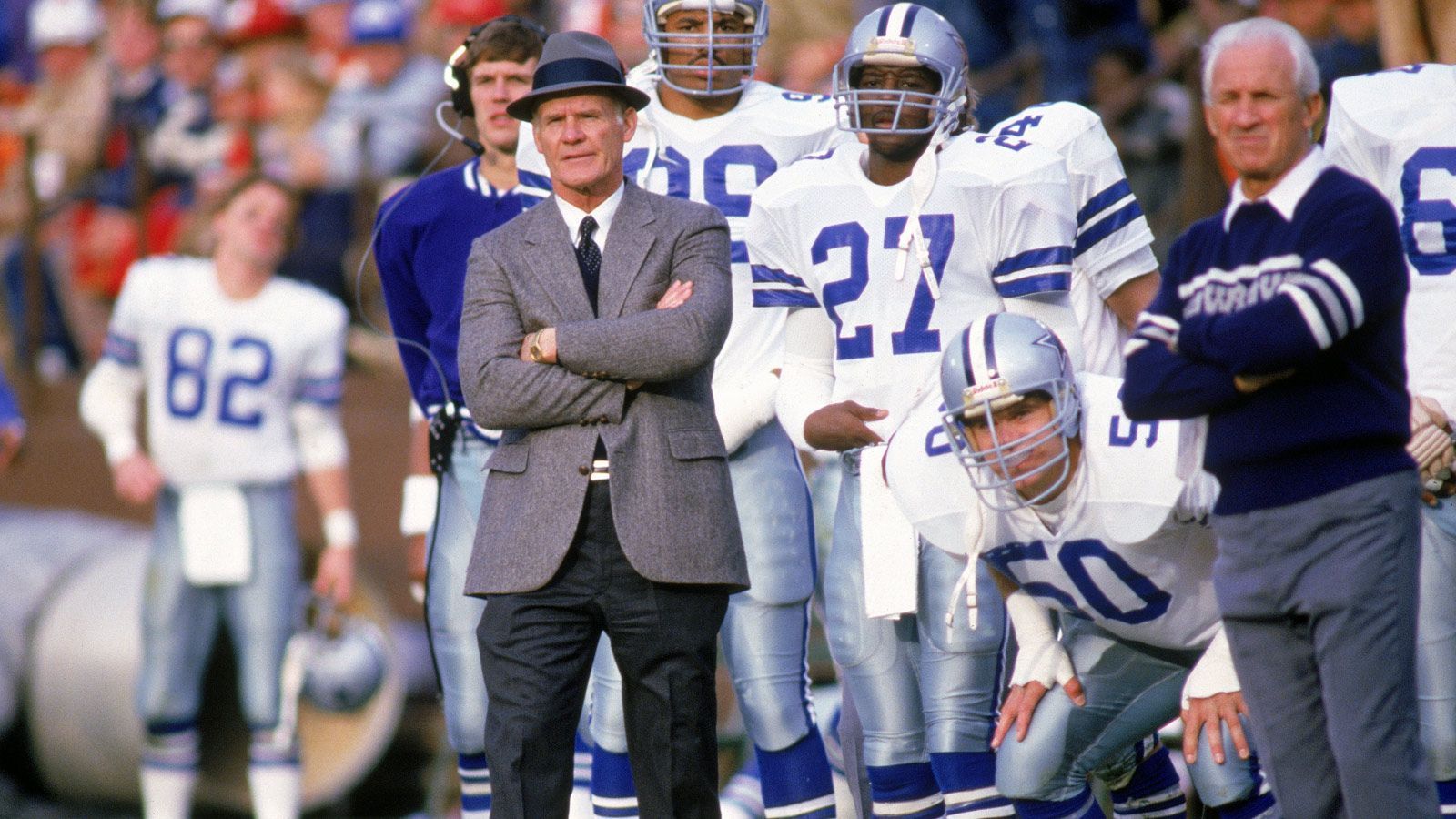 <strong>Platz 4: Tom Landry - 162 Niederlagen</strong><br>
                Der Mann mit dem Hut. In den 80er Jahren gab es auf dem Weg zum Super Bowl stets einen Favoriten: die Dallas Cowboys um Head Coach Tom Landry. Der mittlerweile verstorbene Trainer sicherte sich zwei Mal die Vince Lombardi Trophy und gewann 250 seiner Spiele. Mit 162 Niederlagen liegt er in diesem Ranking aber auf Platz drei.
