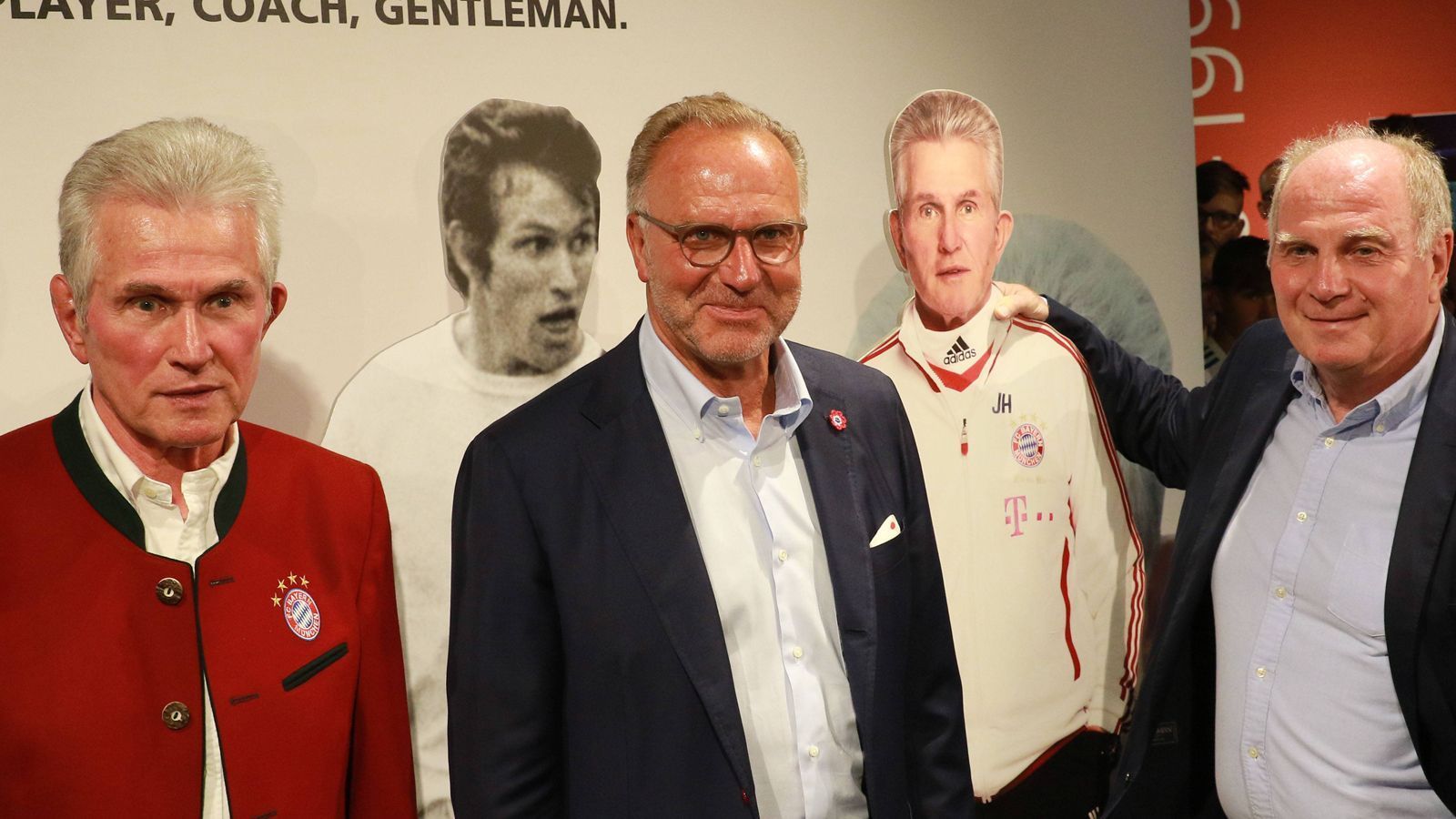 
                <strong>Bayern Teil 4</strong><br>
                2017/18 sprang Heynckes erneut ein, diesmal nach der Entlassung von Carlo Ancelotti. Mit immerhin 72 Jahren. "Als die Anfrage kam, war ich in sehr guter körperlicher Verfassung und hatte die Kraft für diese Aufgabe. Und es machte viel Spaß, diese jungen Menschen noch einmal zu begleiten", sagt Heynckes.
              